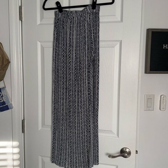 Long Blue & White Maxi skirt - Size Small - Shorts Attached Side Slip - LIKE NEW - Picture 1 of 4